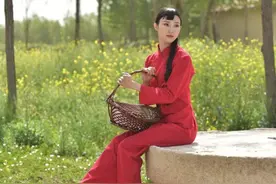 醉酒佳人桃红面图片