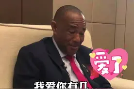 好听！多米尼克大使中文深情歌唱月亮代表我的心视频封面