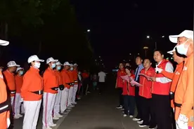 【教育整顿 | 我为群众办实事】鹿邑县检察院：劝导“健走团”文明健身 鹿邑县人民检察院在行动图片