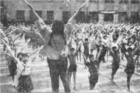 广播操走过70年：伸伸臂，弯弯腰，踢踢腿，蹦蹦跳图片