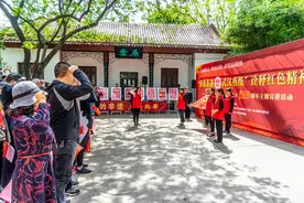 湖北武汉：非遗剪纸展现百年党史辉煌图片