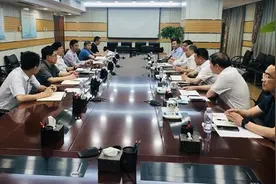 刘勃与湖北省交通运输厅党组书记、厅长朱汉桥举行会谈图片