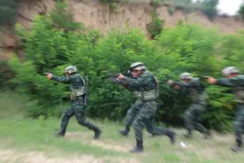 武警甘肃总队陇南支队紧贴实战开展野外驻训图片