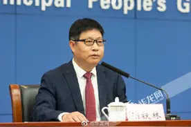 重庆人口性别结构持续改善 重庆男性人口占50.55% 女性人口占49.45%图片