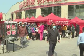 QTV-1蓝睛“良品市集”助农惠民走进宁夏路大润发广场图片