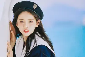 杨超越拍水手服胶片写真 日系美少女迷倒众人图片