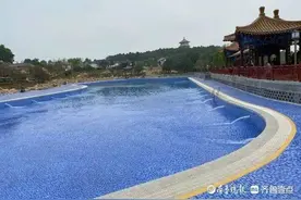 泰安虎山公园游泳池正在注水测试，今夏可以畅游了图片