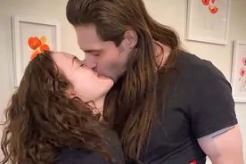 破产姐妹花Max宣布订婚！从公布恋情到订婚不足十天……图片