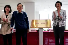 杨振宁捐赠2000余件珍贵资料给清华大学图片