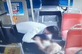 为减肥两个月未正常饮食，女子晕倒在公交车上视频封面