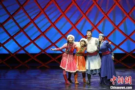舞剧《草原英雄小姐妹》：“小姐妹精神”渗透到每一位演员的血液里图片