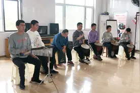 全国助残日｜济南章丘7人“高矮胖瘦”乐队登台演出 观众还有个特殊“身份”图片