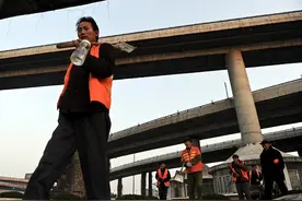 “农民工”正在变老变少：去工业化加速问题当予重视图片