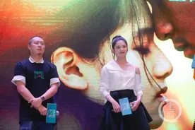 电影《我要我们在一起》重庆路演，粉丝欢迎“解放碑一枝花”张婧仪“回家”图片