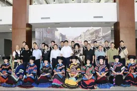 千余件彝族文物藏品亮相贵州民大图片