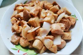 家常菜～杏鲍菇黑椒鸡胸肉粒这么做，吃前一定备足饭图片