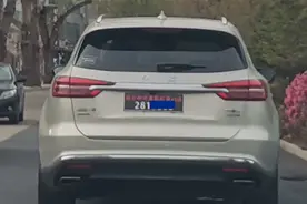 延吉网友投诉车牌不正规 反被怼“车牌号几位数是常识”图片