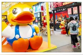 一年带货2个亿，“小黄鸭”成国内最赚钱IP图片