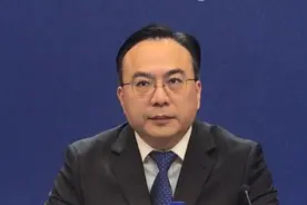 上海中心城区人口占比持续减少，郊区人口增加视频封面