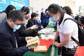钱币、书画、瓷器……吉林省博物院专家现场鉴宝图片