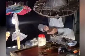 86岁大爷一个粽子卖五毛钱，十几年不涨价视频封面