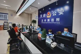 家门口就可以换驾照了！成都天府新区公安“一站式办证点”全覆盖图片