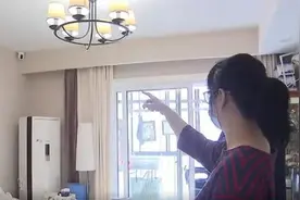 沪一宝妈崩溃！万元请来的月嫂“蹦迪式”哄睡，还把脏奶嘴塞娃口中图片