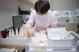 全国母乳喂养宣传日｜母乳喂养越久，孩子智商越高？图片