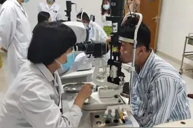 烧烤签子扎进眼 随州小伙险失明图片