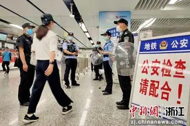 杭州地铁公安“打狼”：上下扶梯和进出地铁门最容易发案图片