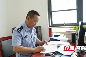 从警无悔三十载 化作春泥更护花——记临澧县公安局政工室辅警办主任杨贤军图片