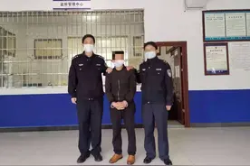 发现只有小女孩看店，怀化“头盔男”假装买水偷走1000余元，刑拘图片