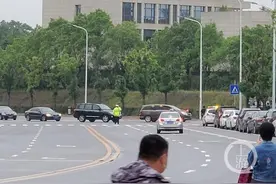 长沙市民沿途送别袁隆平，灵车已抵达明阳山殡仪馆图片
