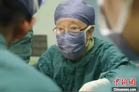 “如果有一天倒在手术台上，那就是我最大的幸福”图片
