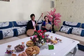 新疆农民感叹：现在的日子过得太美了图片