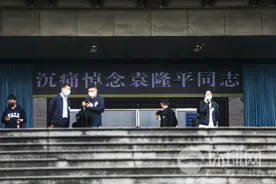 送别袁隆平的鲜花汇成海，长沙市花店已被买空图片