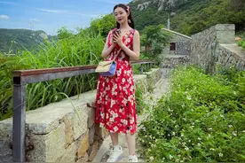 宋轶夏日时尚大片 漫步海岛悠闲惬意图片
