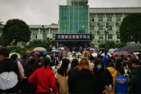 悼念袁老：200多封唁电贴满两面墙图片