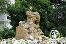 作者讲述袁隆平雕塑背后的故事：袁老第一眼看到雕塑就说“哇，好像我！”图片
