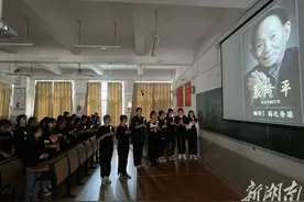 一路走好！学生自发送别袁隆平院士图片