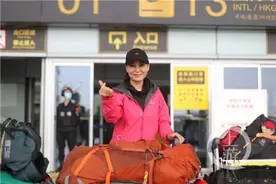 8848.86米！52岁重庆姐姐成功登顶珠峰图片