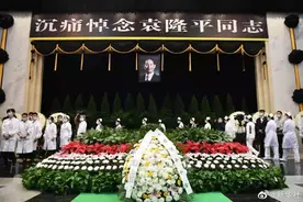 送别队伍绵延数里！“袁爷爷，一路走好！”图片