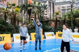 广厦三球星亮相球迷见面会，盛赞广东男篮底蕴强图片