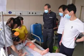杭州2岁孩子额头磕了包，两天后竟住进ICU！每月大额支出父母犯难…图片