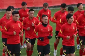 国足40强赛四个对手下周到齐，吴曦：已研究对手关键球员视频资料图片