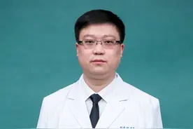 名医堂 | 华西医生胡成功：重症医学科不仅要救人，更应多一些人文关怀图片