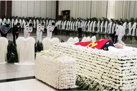 挥泪送别！吴孟超院士遗体告别仪式今天上午在上海举行图片