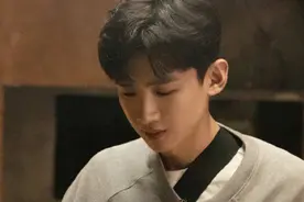 少年标配！白敬亭穿小白鞋加盟《密室大逃脱》玩嗨后白鞋变黑色图片