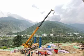 未来将连接雅西高速 泸石高速大杉树互通完成首根墩柱浇筑图片