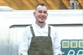 从台湾悄然回港的黄秋生宣传舞台剧，被岛内网友怒骂“别来台湾，很碍眼”，之后恼羞成怒图片